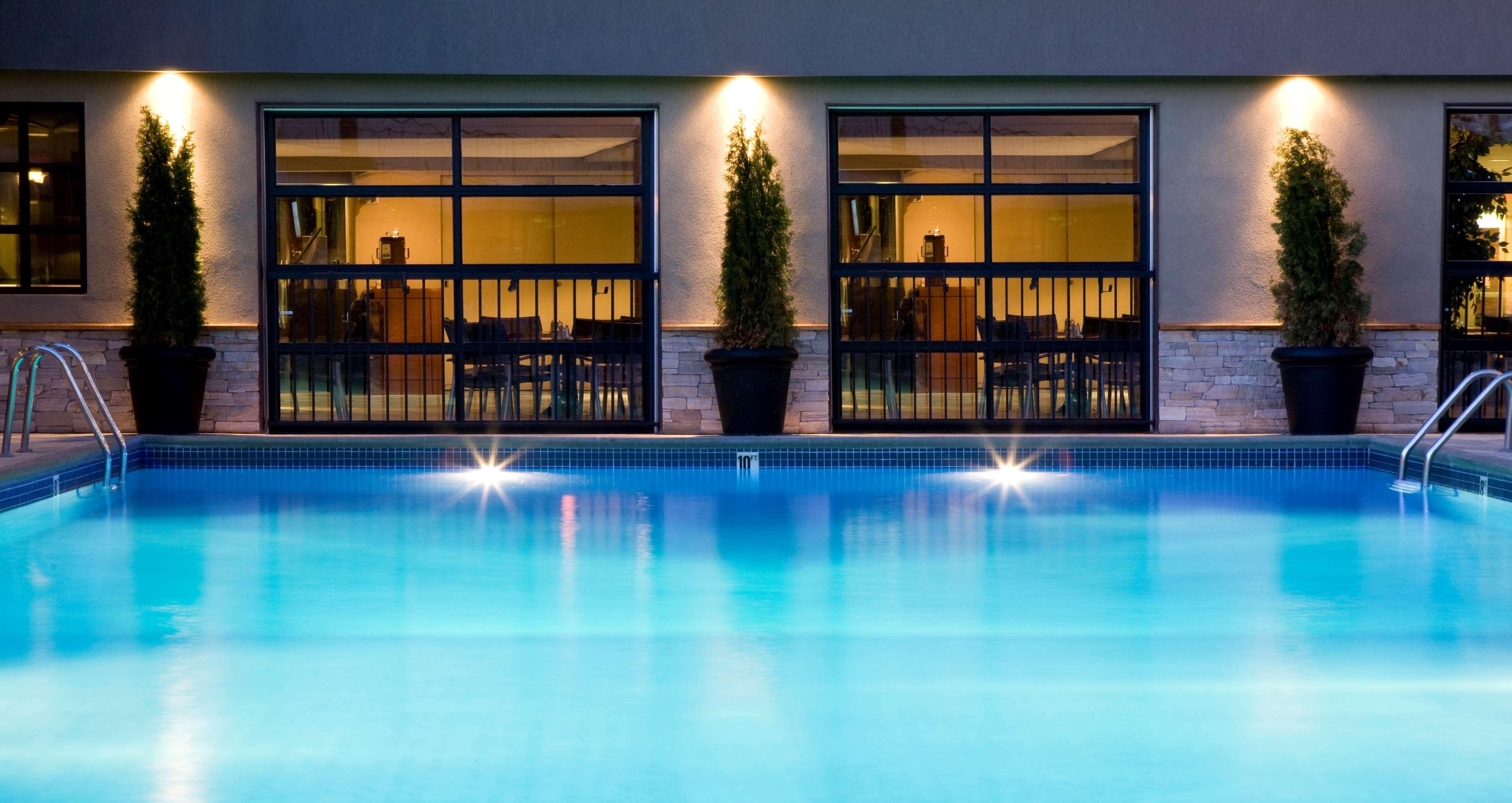 Coast Capri Hotel Kelowna Exterior photo