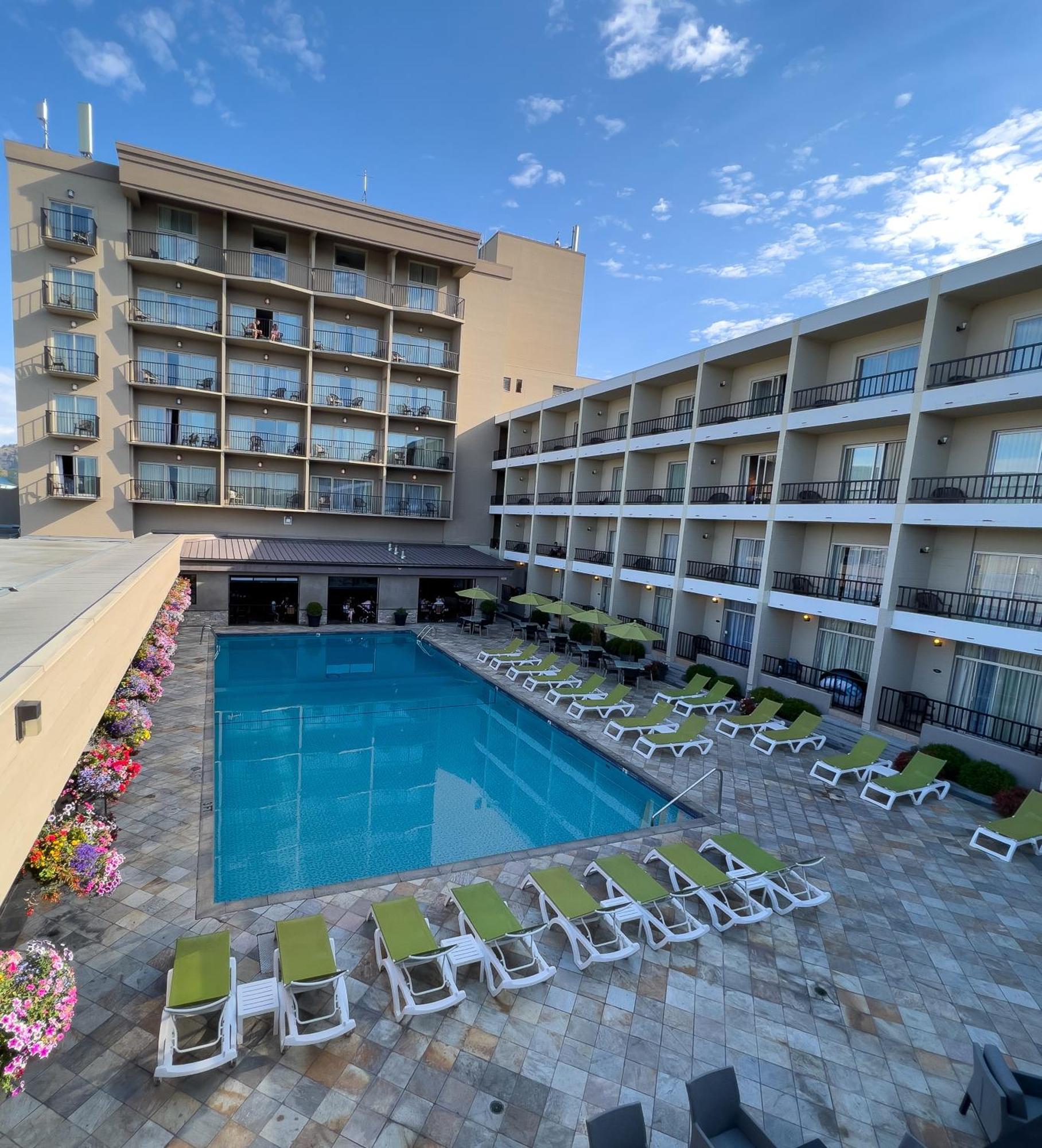 Coast Capri Hotel Kelowna Exterior photo